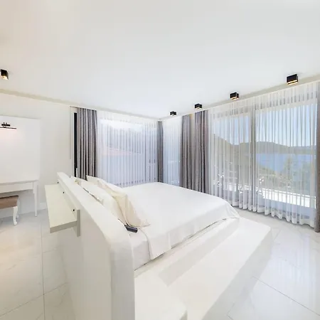 Siren, Female Housekeeper Villa *
